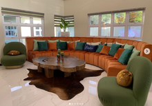 Load image into Gallery viewer, Seda Couch