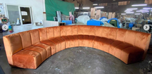 Load image into Gallery viewer, Seda Couch