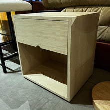 Load image into Gallery viewer, 23151 SIDE TABLE B
