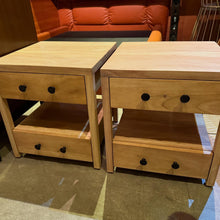 Load image into Gallery viewer, 2537K Side Table
