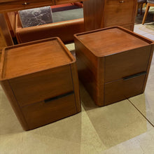 Load image into Gallery viewer, 24207 Side Table
