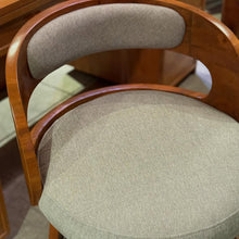 Load image into Gallery viewer, 2585 Bar Chair
