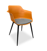 Load image into Gallery viewer, Q34 Chair
