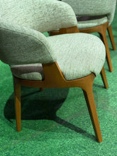 Load image into Gallery viewer, 2585 Chair
