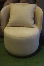 Load image into Gallery viewer, 2526 Accent Chair
