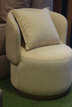 Load image into Gallery viewer, 2526 Accent Chair
