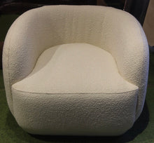 Load image into Gallery viewer, 25162A Accent Chair
